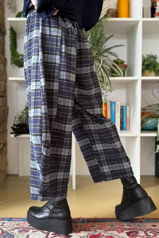 Patrick Plaid Brushed Cotton 7/8 Barrel Pant Navy